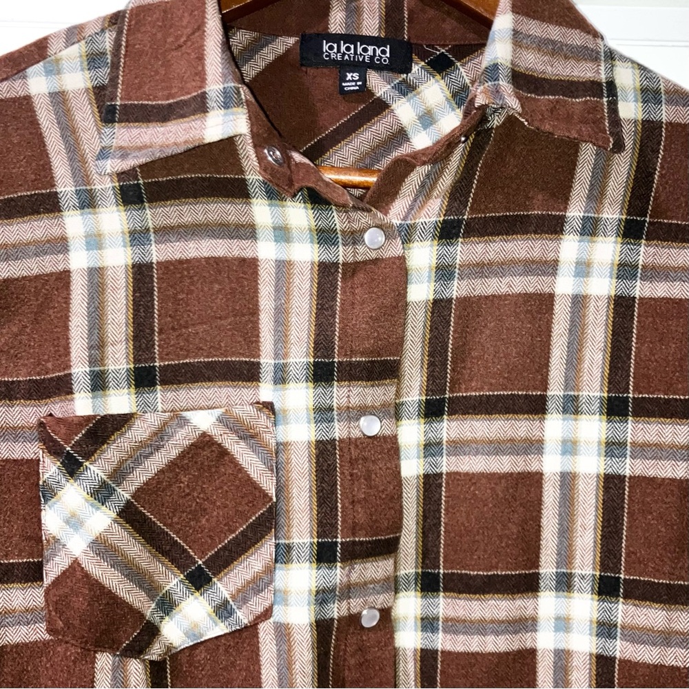 La La Land Creative Co Nashville Cropped Fringe Brown Flannel Pearl Buttons XS - Picture 5 of 13